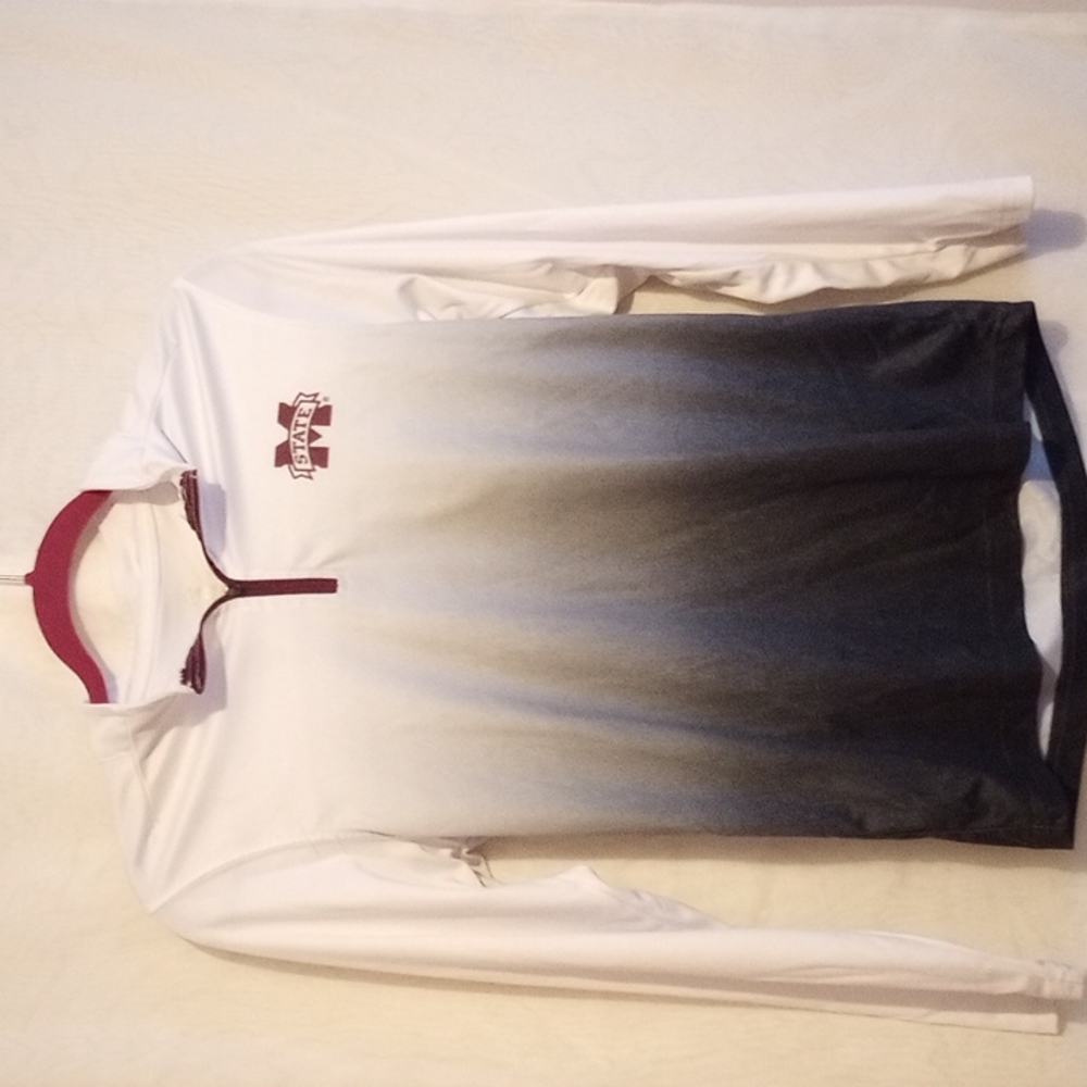Mississippi State Long sleeve shirt.